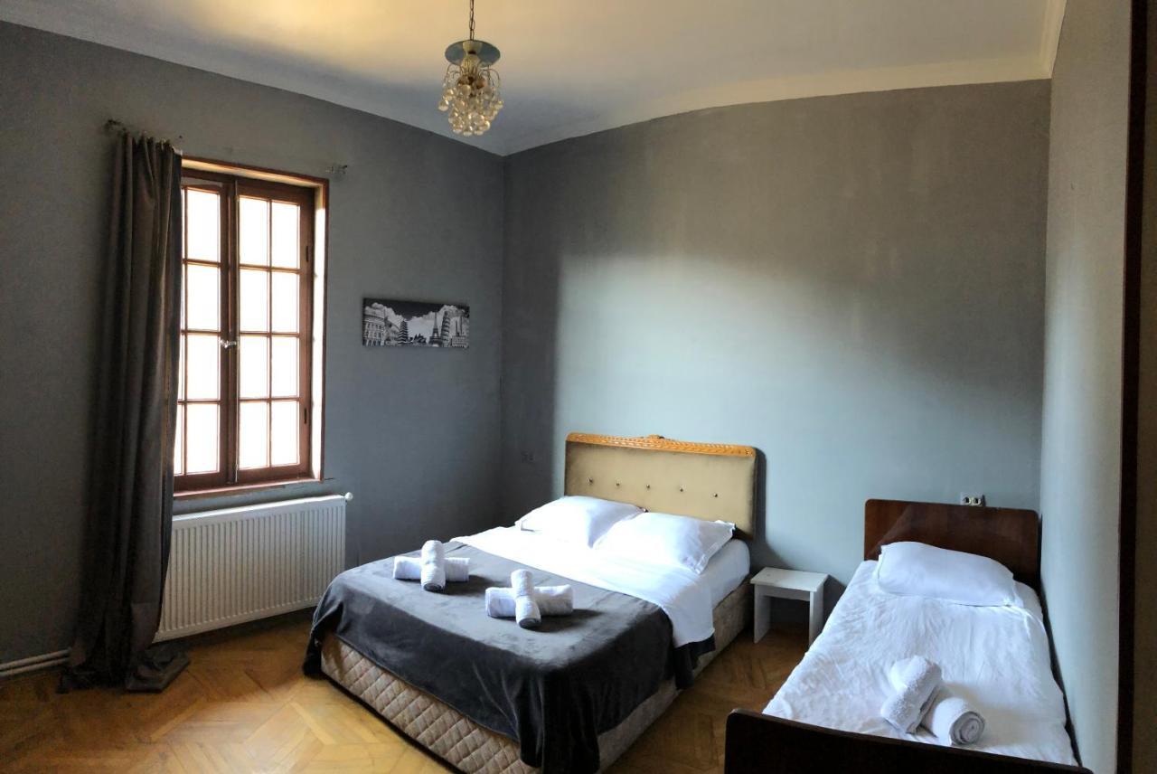 Lucky Family Hotel Tiflis Exterior foto